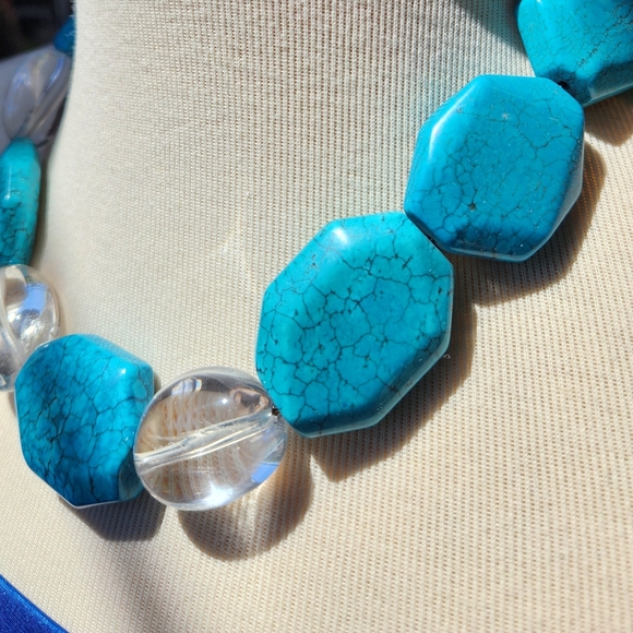 New to the Boutique✨️Blue Howlite & Vintage Silvertone Beaded Necklace - Picture 6 of 16